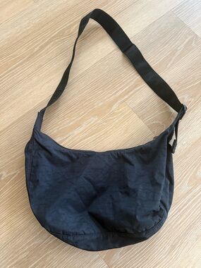 BAGGU Medium Nylon Crescent Bag